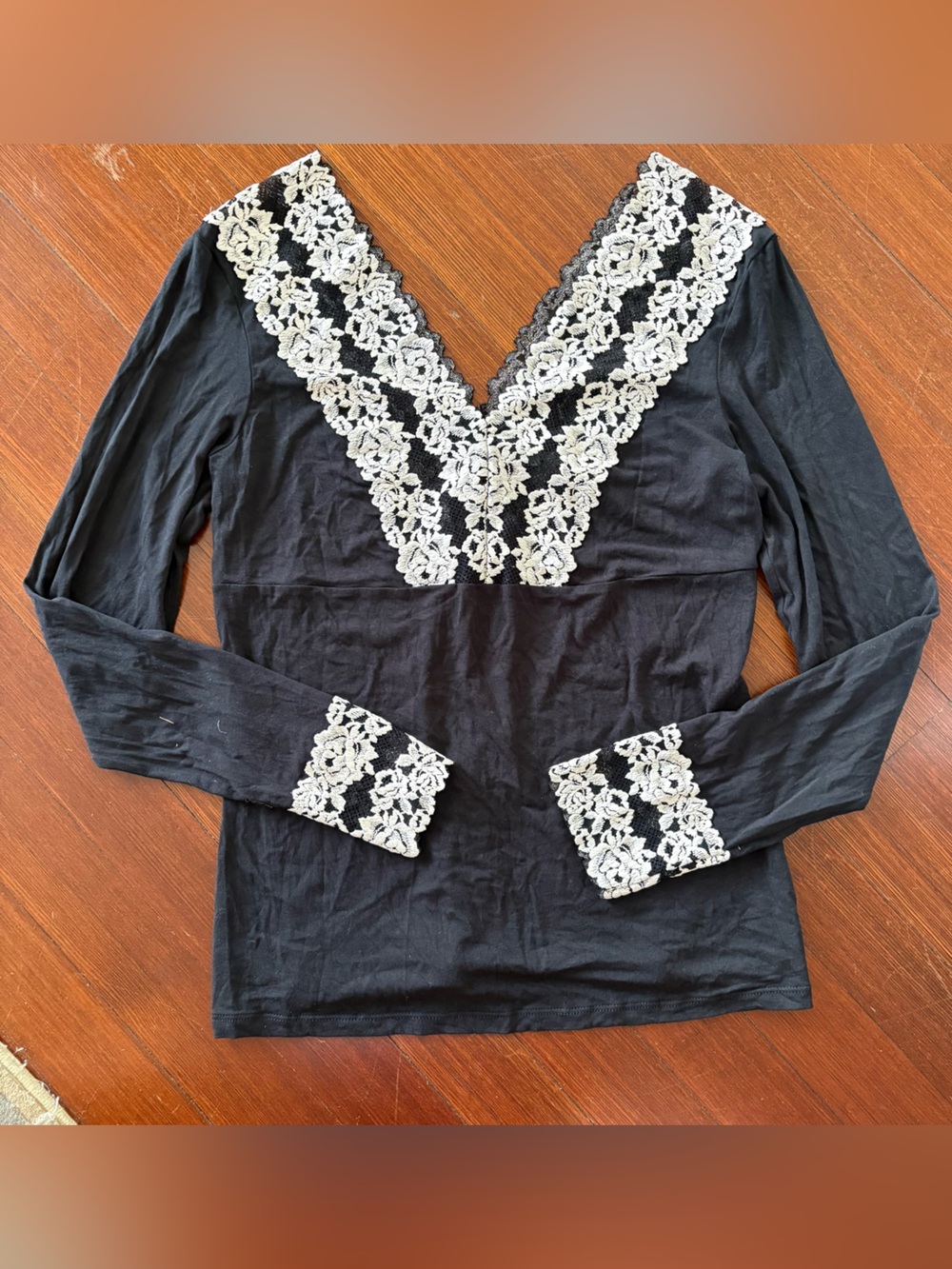 Intimissmi Long Sleeve Lace Top